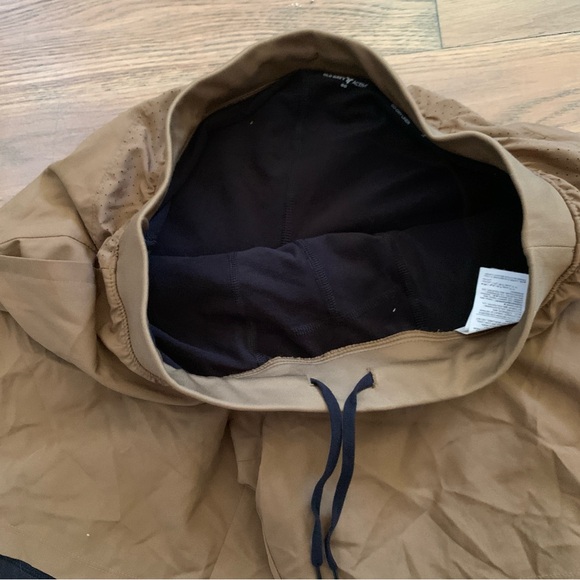 Old Navy Active Brown Athletic Shorts Size Medium - Picture 4 of 6